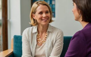  Como Falar Sobre Temas Difíceis (Morte, Separação, Notícias) com Crianças