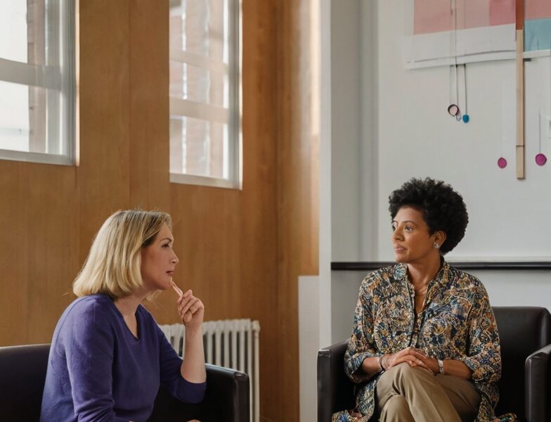 Como quebrar o vício de stalkear antigos parceiros na internet