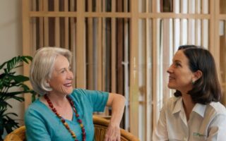 Entendendo a "Cuffing Season": por que as pessoas buscam namoro no inverno