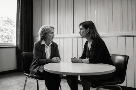 Como Descobrir se a Pessoa é Comprometida Antes de Investir