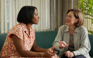 Quem deve pagar a conta no primeiro encontro