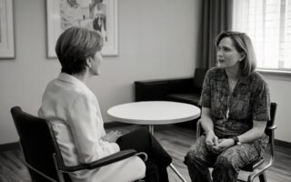 Diferença entre ser educado e estar flertando