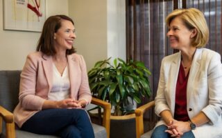 Como iniciar conversas sobre desejos e fantasias